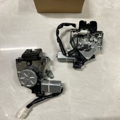 Ổ Khóa Cửa Hậu Toyota Venza 2009–2018 Mã 69350-0T010