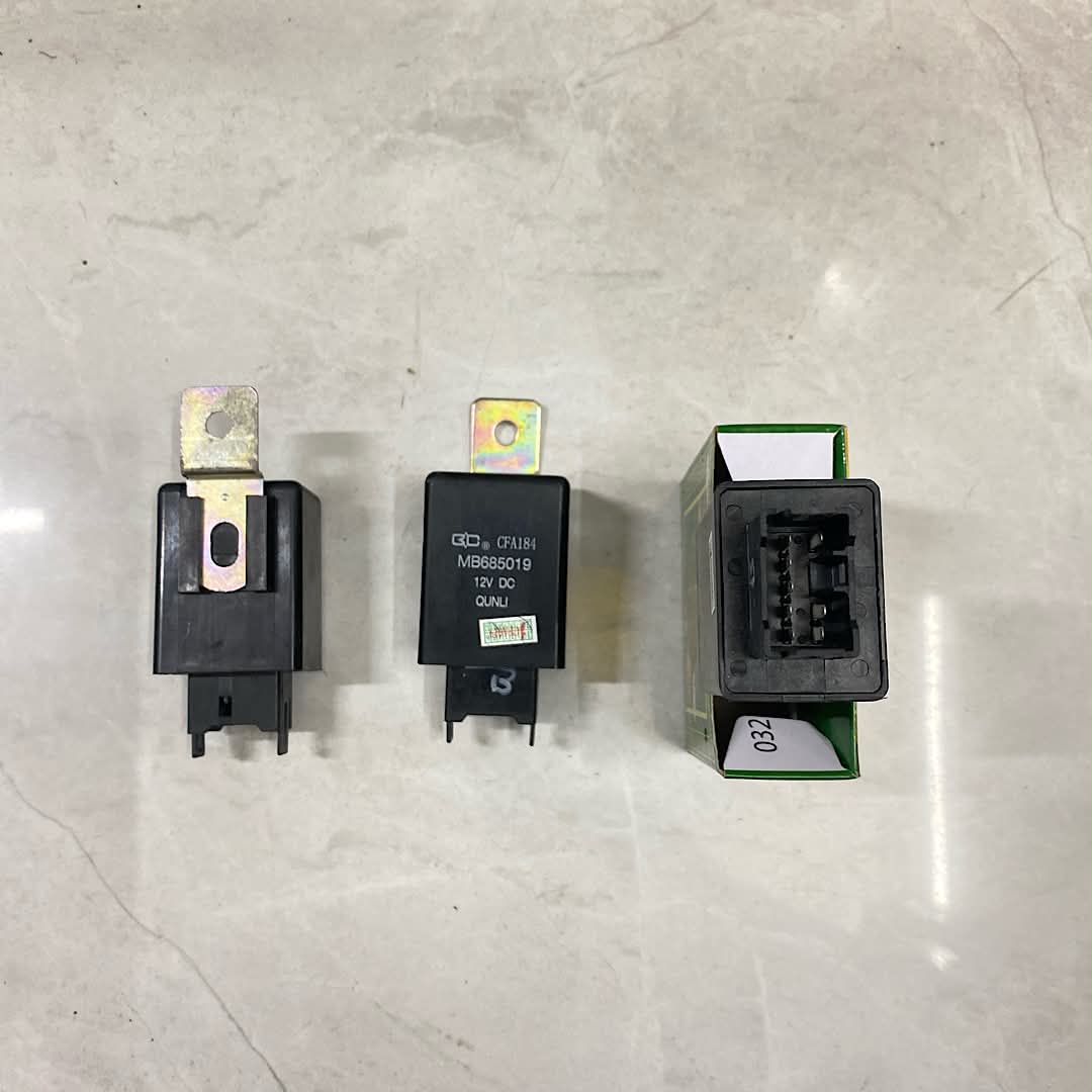 Rơ Le Điều Khiển Cửa Mitsubishi Jolie Mã MB685019